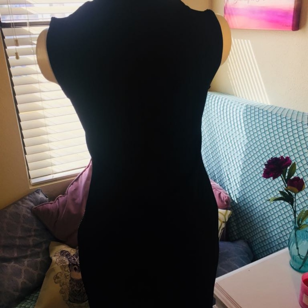Dress - Picture 7 of 7